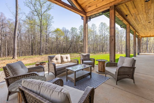 610 Dogwood Way, Burns, TN 37029