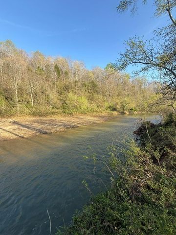 610 Dogwood Way, Burns, TN 37029