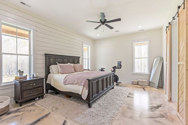610 Dogwood Way, Burns, TN 37029