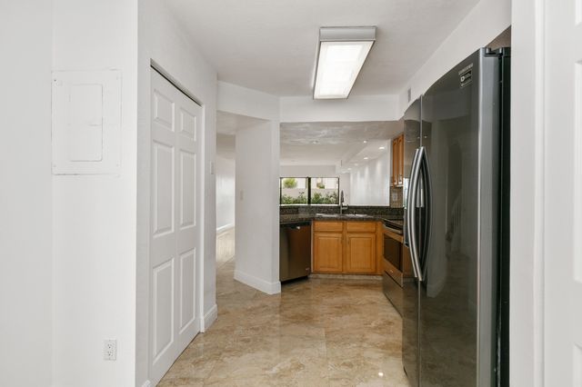 3530 Magellan Circle 613, Aventura, FL 33180