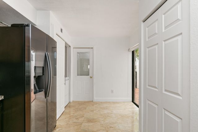 3530 Magellan Circle 613, Aventura, FL 33180