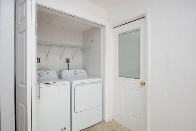 3530 Magellan Circle 613, Aventura, FL 33180