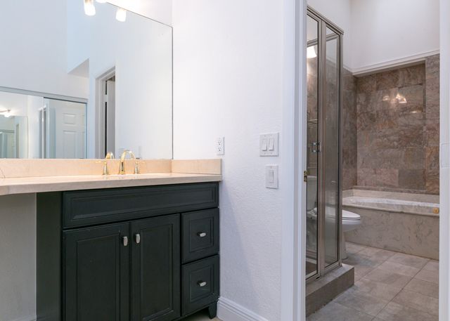 3530 Magellan Circle 613, Aventura, FL 33180