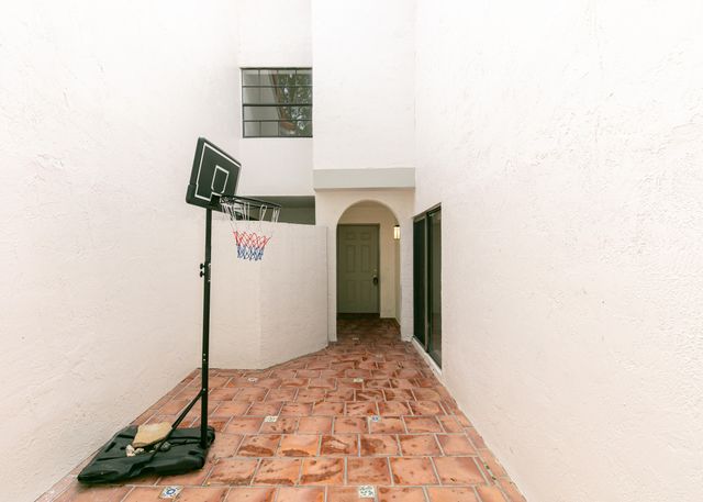 3530 Magellan Circle 613, Aventura, FL 33180