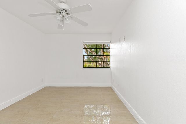3530 Magellan Circle 613, Aventura, FL 33180