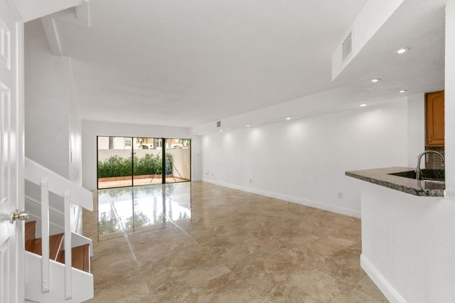3530 Magellan Circle 613, Aventura, FL 33180