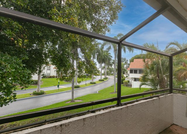 3530 Magellan Circle 613, Aventura, FL 33180