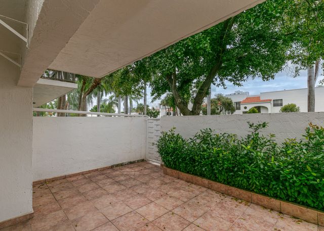 3530 Magellan Circle 613, Aventura, FL 33180