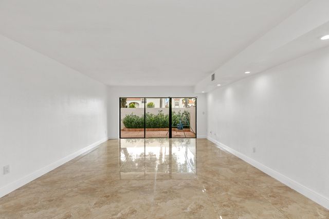 3530 Magellan Circle 613, Aventura, FL 33180