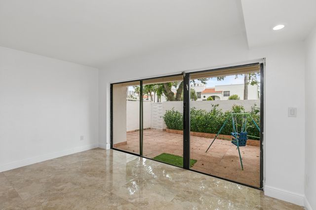 3530 Magellan Circle 613, Aventura, FL 33180