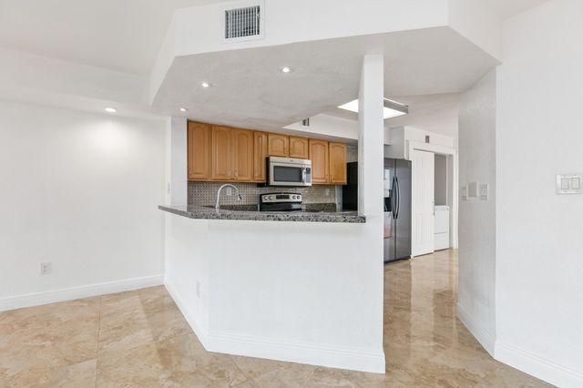 3530 Magellan Circle 613, Aventura, FL 33180