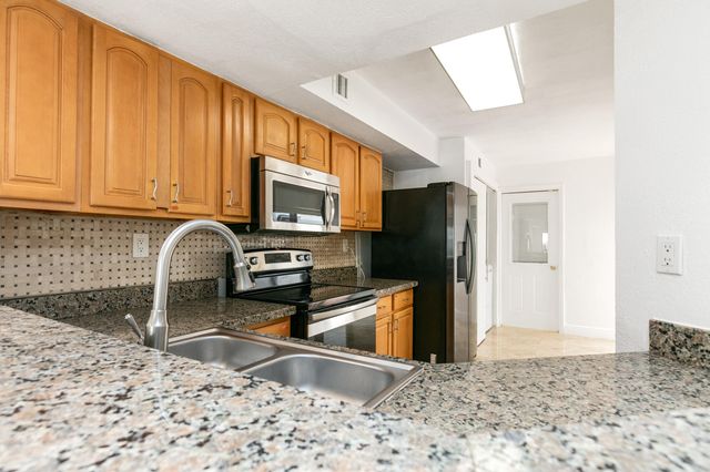 3530 Magellan Circle 613, Aventura, FL 33180