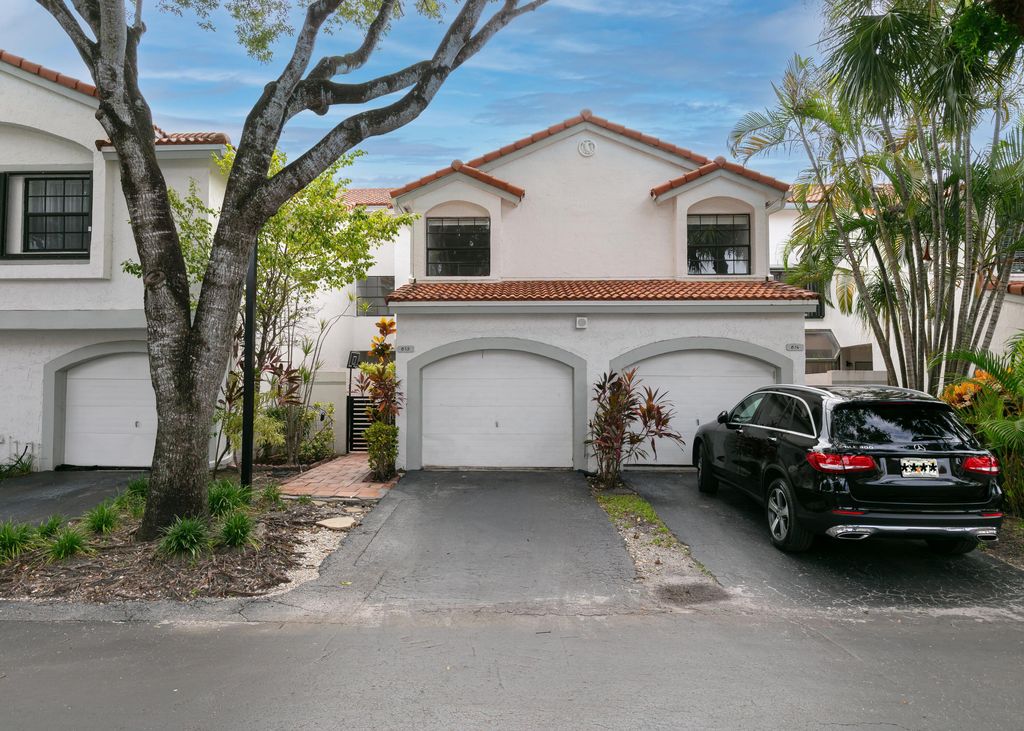 3530 Magellan Circle 613, Aventura, FL 33180