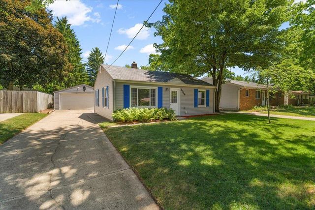 3736 Groveland Avenue SW, Wyoming, MI 49519
