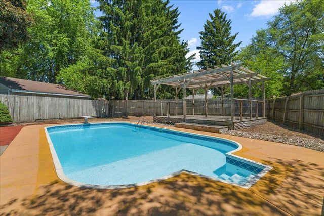 3736 Groveland Avenue SW, Wyoming, MI 49519