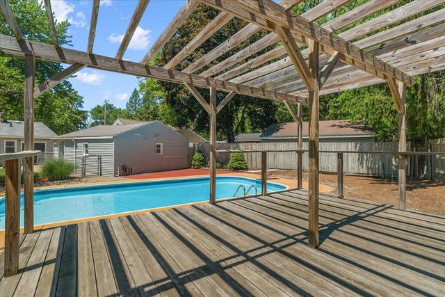 3736 Groveland Avenue SW, Wyoming, MI 49519