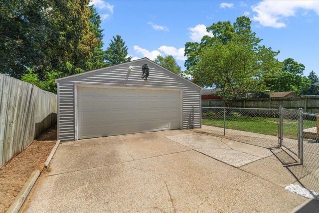 3736 Groveland Avenue SW, Wyoming, MI 49519