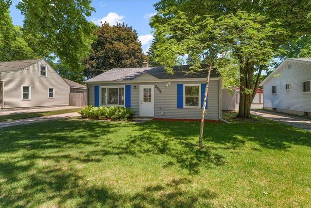 3736 Groveland Avenue SW, Wyoming, MI 49519