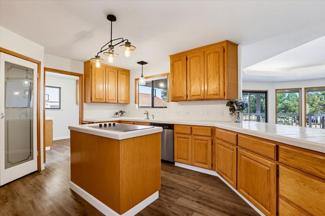 18098 Lake Forest Dr, Penn Valley, CA 95946