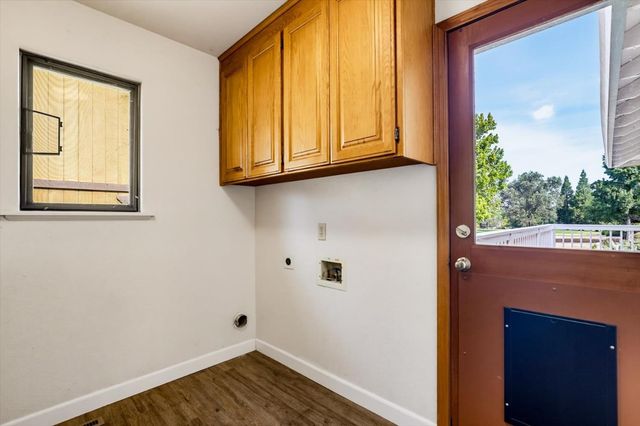 18098 Lake Forest Dr, Penn Valley, CA 95946