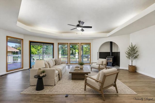 18098 Lake Forest Dr, Penn Valley, CA 95946