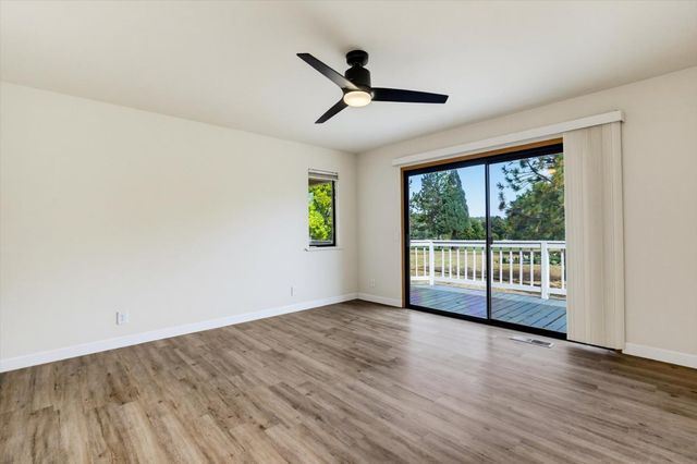 18098 Lake Forest Dr, Penn Valley, CA 95946