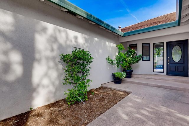 18098 Lake Forest Dr, Penn Valley, CA 95946