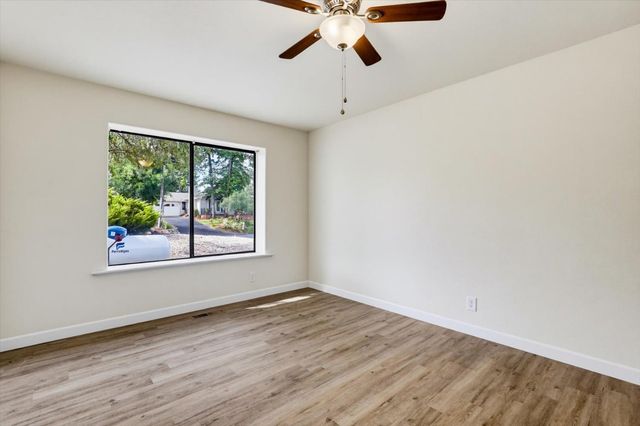 18098 Lake Forest Dr, Penn Valley, CA 95946