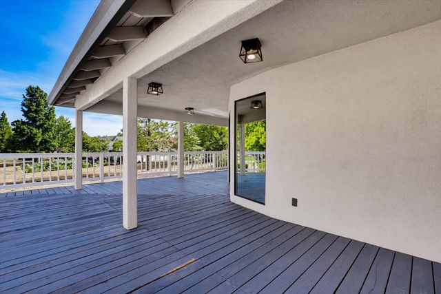 18098 Lake Forest Dr, Penn Valley, CA 95946