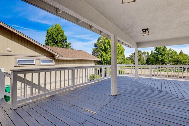 18098 Lake Forest Dr, Penn Valley, CA 95946