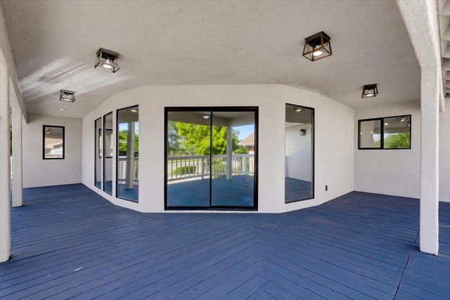 18098 Lake Forest Dr, Penn Valley, CA 95946