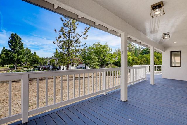 18098 Lake Forest Dr, Penn Valley, CA 95946