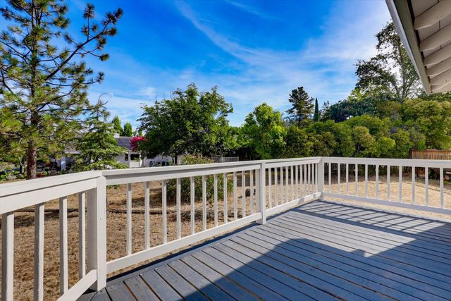 18098 Lake Forest Dr, Penn Valley, CA 95946