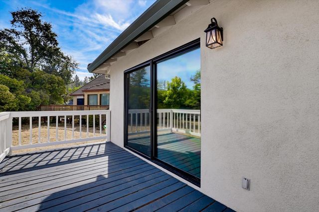 18098 Lake Forest Dr, Penn Valley, CA 95946