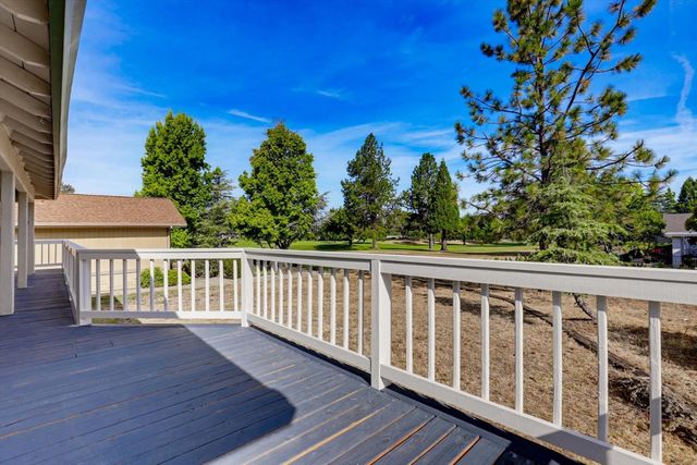 18098 Lake Forest Dr, Penn Valley, CA 95946