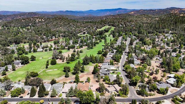 18098 Lake Forest Dr, Penn Valley, CA 95946