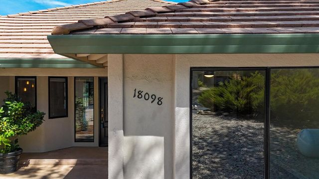 18098 Lake Forest Dr, Penn Valley, CA 95946
