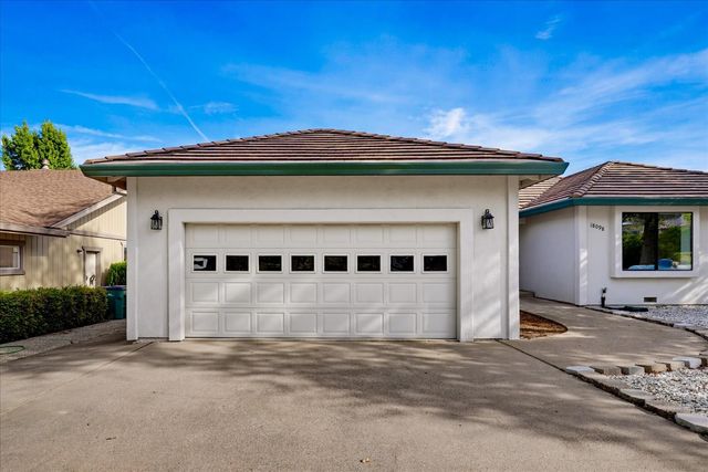 18098 Lake Forest Dr, Penn Valley, CA 95946