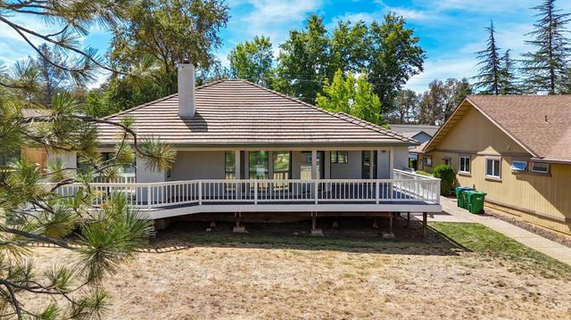 18098 Lake Forest Dr, Penn Valley, CA 95946