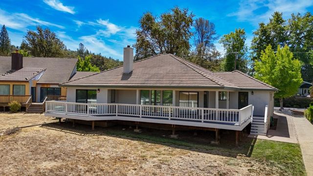 18098 Lake Forest Dr, Penn Valley, CA 95946