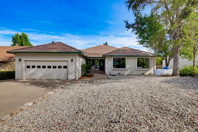18098 Lake Forest Dr, Penn Valley, CA 95946