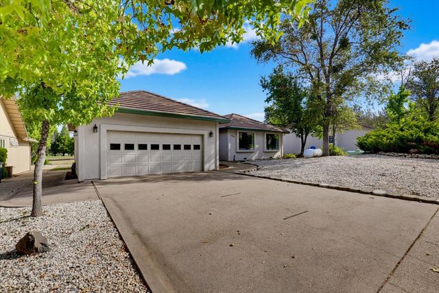 18098 Lake Forest Dr, Penn Valley, CA 95946