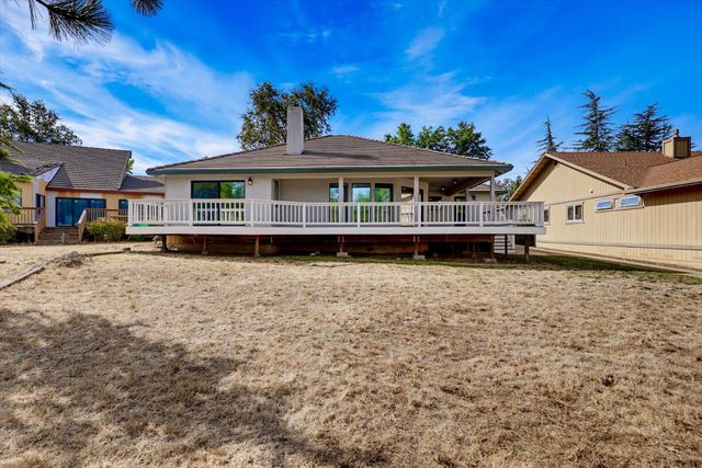 18098 Lake Forest Dr, Penn Valley, CA 95946