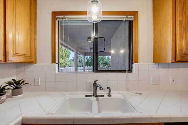 18098 Lake Forest Dr, Penn Valley, CA 95946