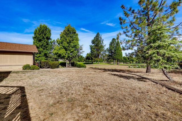 18098 Lake Forest Dr, Penn Valley, CA 95946