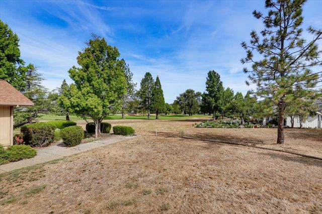 18098 Lake Forest Dr, Penn Valley, CA 95946