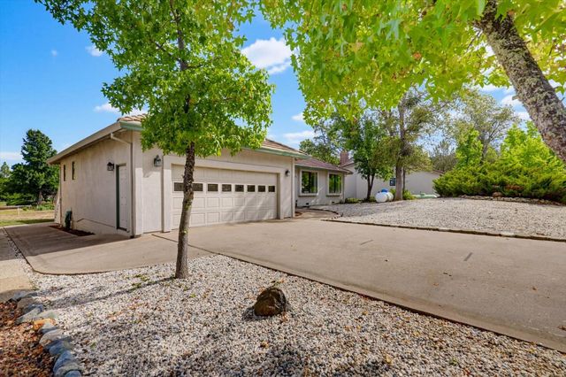 18098 Lake Forest Dr, Penn Valley, CA 95946