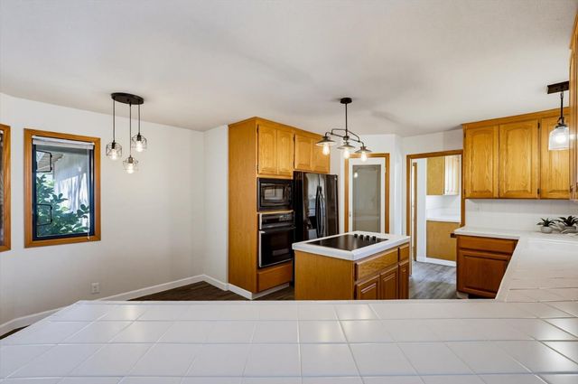 18098 Lake Forest Dr, Penn Valley, CA 95946