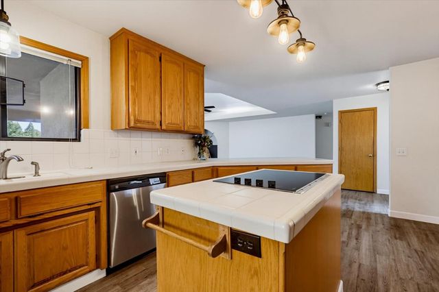 18098 Lake Forest Dr, Penn Valley, CA 95946