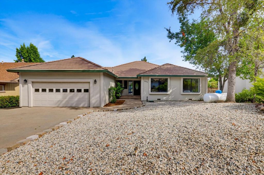 18098 Lake Forest Dr, Penn Valley, CA 95946